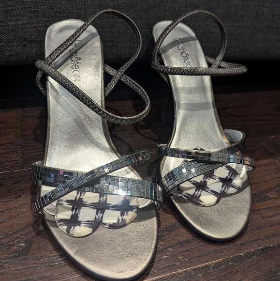 Le Chateau Heels - Picture 3 of 4